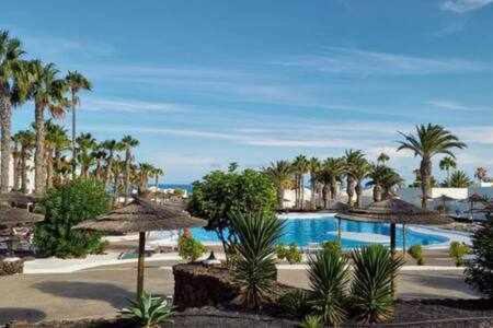 Fantástico apartamento en Las Coronas, gran terraza con vistas al mar y recién reformado completamente Costa Teguise Exterior foto